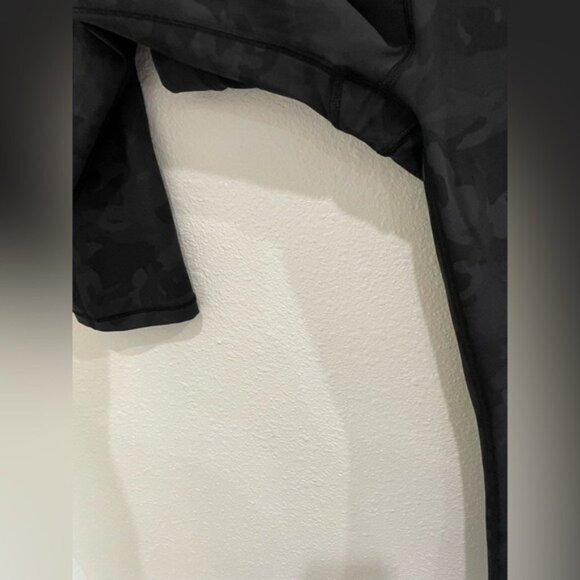 Lululemon Black Camo Leggings Athleisure Workout Crop Stretch Pockets - Picture 3 of 8